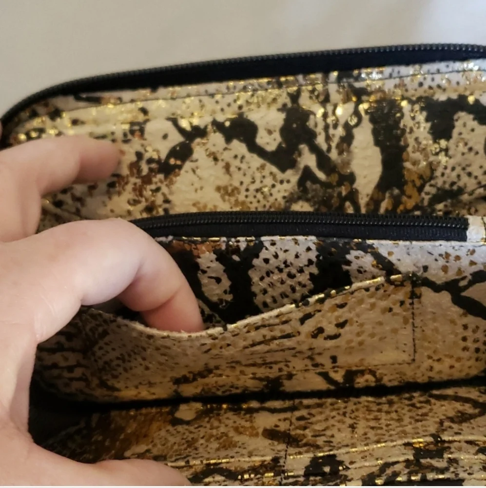Kenneth Cole Reaction zippered waller gorgeous wallet-multi color - Picture 8 of 11